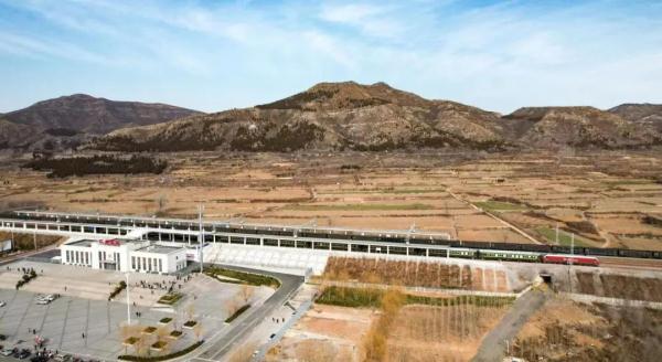 这趟车,每逢周末“朝发夕归” 这趟车,每逢周末“朝发夕归”