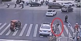 “路怒症”!她被判刑! “路怒症”!她被判刑!