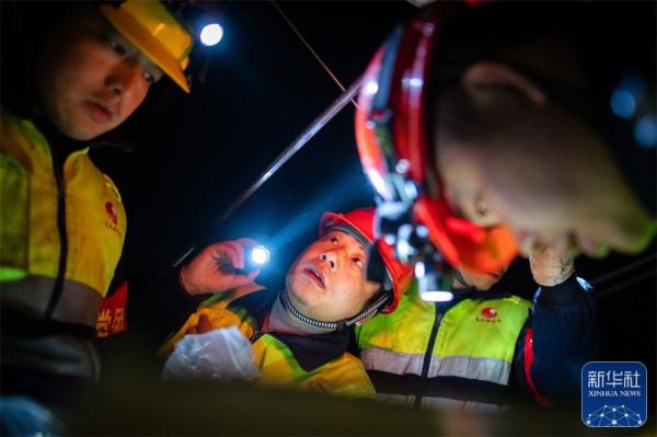 守护春运的高铁接触网检修工