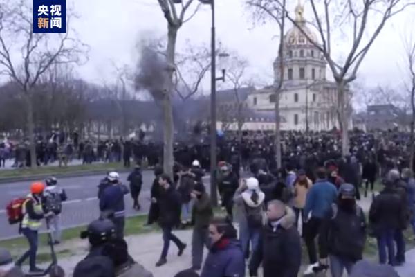 法国巴黎抗议人群与警方发生冲突 &nbsp;至少18人被捕