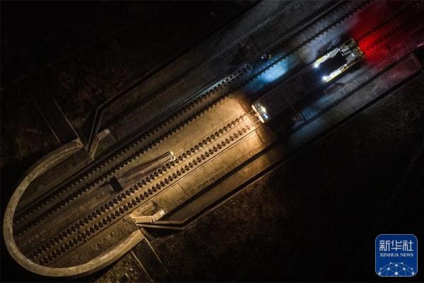 守护春运的高铁接触网检修工