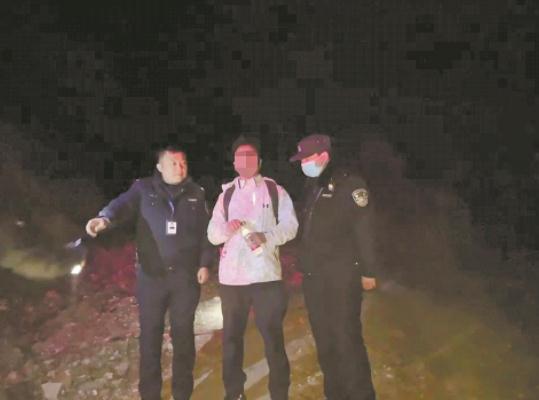 两驴友夜困野山 警民搜救8小时