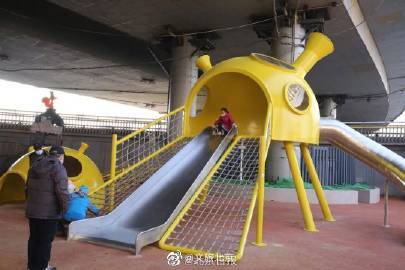 北京高架桥下首现儿童乐园篮球场 北京高架桥下首现儿童乐园篮球场