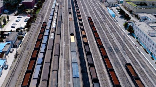 在华北最大的货车编组站，调度指挥中心怎样忙春运？