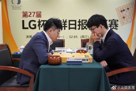 丁浩问鼎LG杯 成中国首位00后围棋世界冠军！