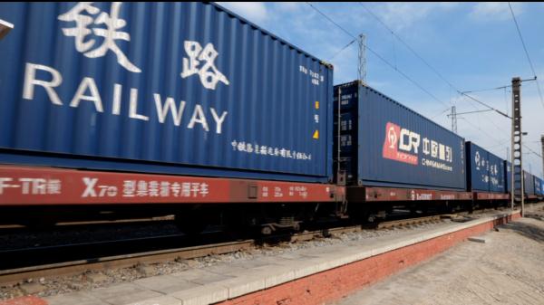 在华北最大的货车编组站，调度指挥中心怎样忙春运？