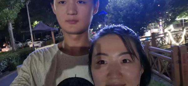 警官姐姐不远千里,来到了战士弟弟的营区 警官姐姐不远千里,来到了战士弟弟的营区