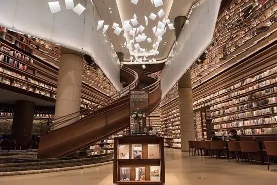 上海又一知名书店闭门“打烊”?不少顾客会员卡里还有钱…… 上海又一知名书店闭门“打烊”?不少顾客会员卡里还有钱……