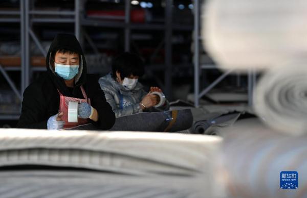 小镇企业新春赶制海外订单