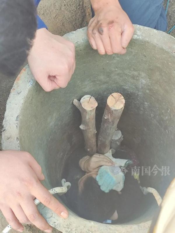 直径70厘米深2.8米！柳州男子被困深井，他们赶到20分钟后……