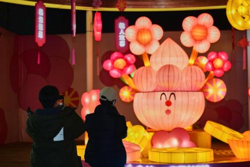 元宵花市灯如昼!今年元宵,去广州哪里赏花灯?当晚或有“彩云追月”? 元宵花市灯如昼!今年元宵,去广州哪里赏花灯?当晚或有“彩云追月”?