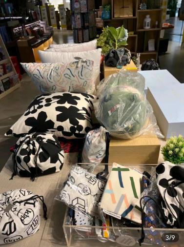 上海又一知名书店闭门“打烊”?不少顾客会员卡里还有钱…… 上海又一知名书店闭门“打烊”?不少顾客会员卡里还有钱……