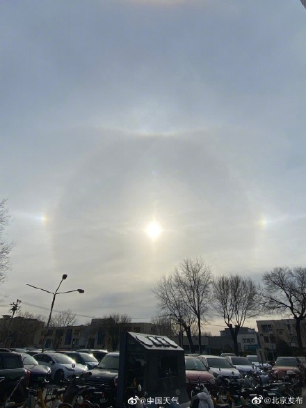 北京日晕幻日环天顶弧齐现天空