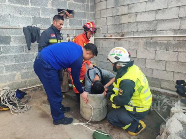 直径70厘米深2.8米！柳州男子被困深井，他们赶到20分钟后……