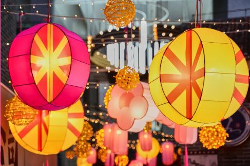 元宵花市灯如昼!今年元宵,去广州哪里赏花灯?当晚或有“彩云追月”? 元宵花市灯如昼!今年元宵,去广州哪里赏花灯?当晚或有“彩云追月”?