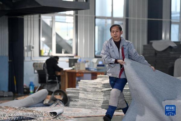 小镇企业新春赶制海外订单