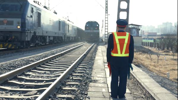 在华北最大的货车编组站，调度指挥中心怎样忙春运？