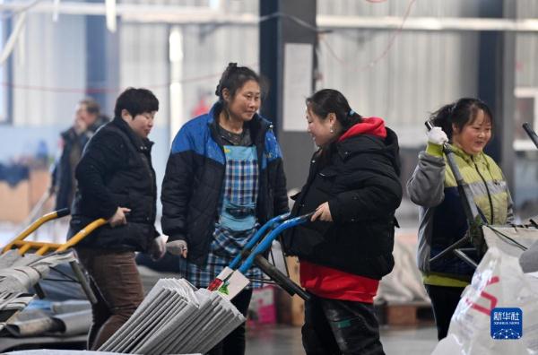 小镇企业新春赶制海外订单