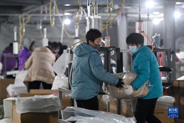 小镇企业新春赶制海外订单