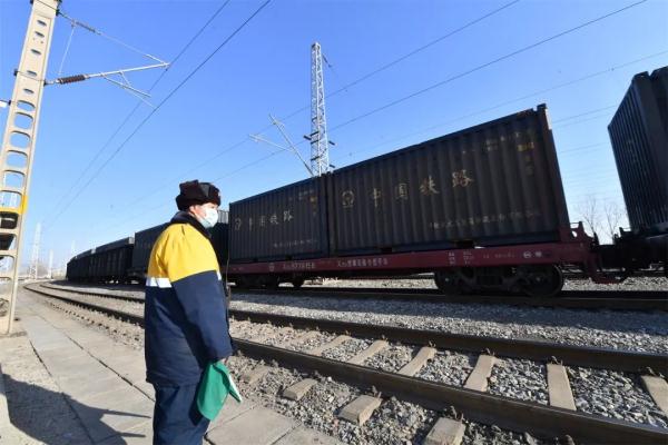 在华北最大的货车编组站，调度指挥中心怎样忙春运？