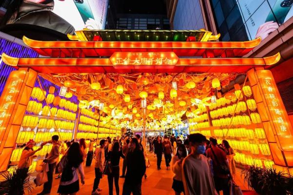 正式亮灯!在广州过元宵,也太浪漫了吧→ 正式亮灯!在广州过元宵,也太浪漫了吧→