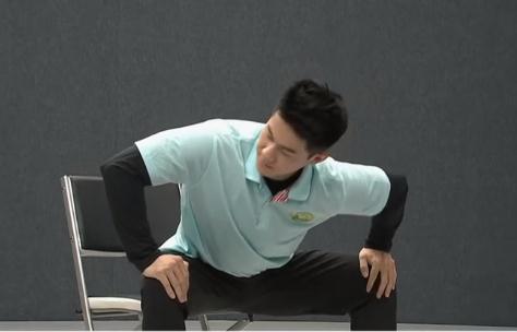 【运动】这套拉伸脊柱的“椅子保健操”,赶走酸痛,缓解疲劳,快来试试看! 【运动】这套拉伸脊柱的“椅子保健操”,赶走酸痛,缓解疲劳,快来试试看!