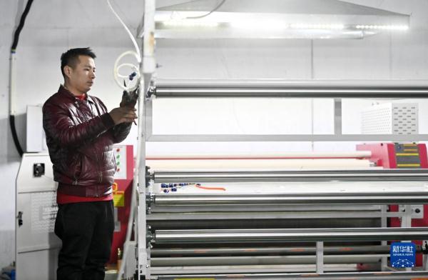 小镇企业新春赶制海外订单