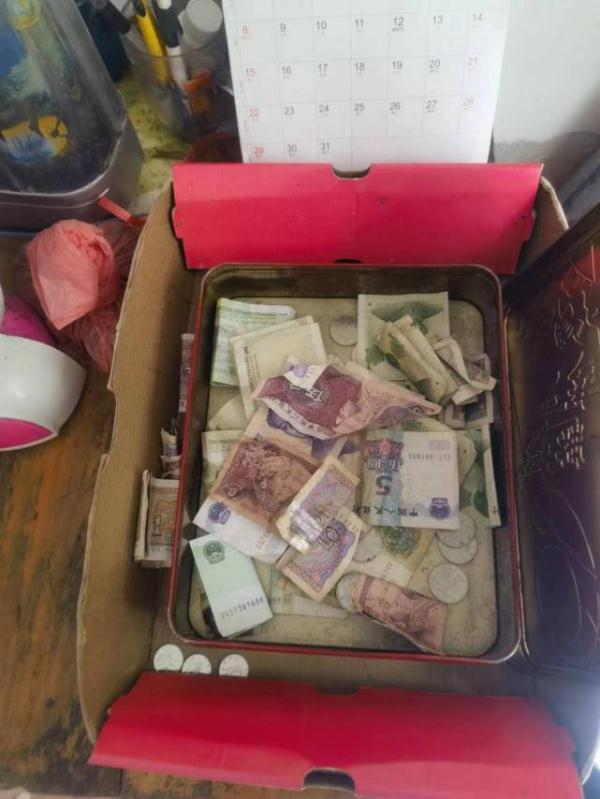 奶奶的3元理发店20年不涨价,被“粉丝”连续六年写诗赞美 奶奶的3元理发店20年不涨价,被“粉丝”连续六年写诗赞美