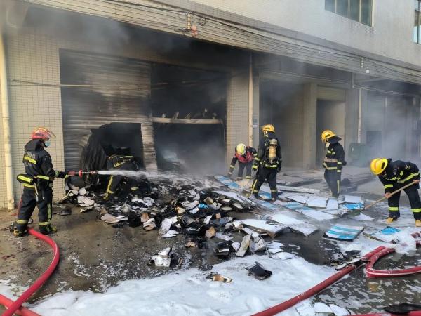 一厂房复工燃放“开门炮”，不料引发火灾！