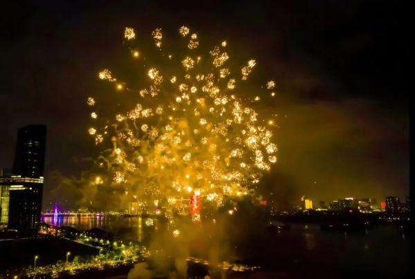 正式亮灯!在广州过元宵,也太浪漫了吧→ 正式亮灯!在广州过元宵,也太浪漫了吧→