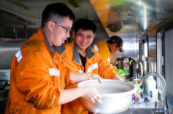 “银龙少年”，凌晨出发！