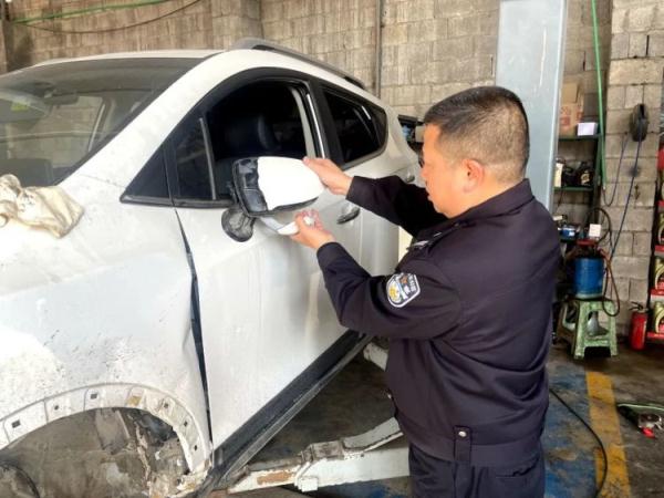 奇了怪了？看见事故，“路人”报警反被抓？！