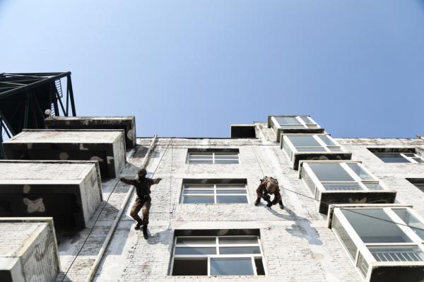 武警贵阳支队组织强化训练锤炼过硬本领 武警贵阳支队组织强化训练锤炼过硬本领