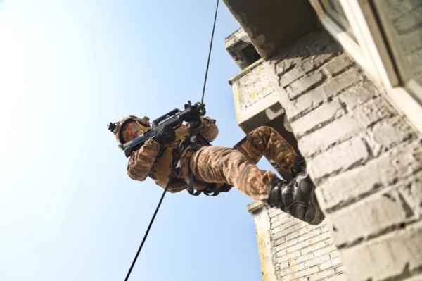 武警贵阳支队组织强化训练锤炼过硬本领 武警贵阳支队组织强化训练锤炼过硬本领