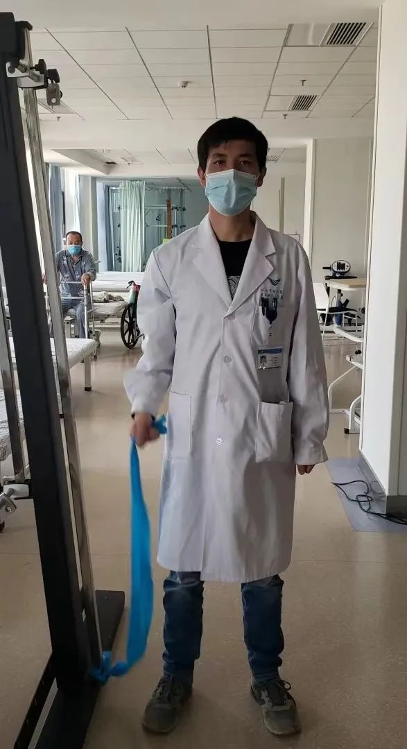 《狂飙》里安欣的肩啥情况？医生解读