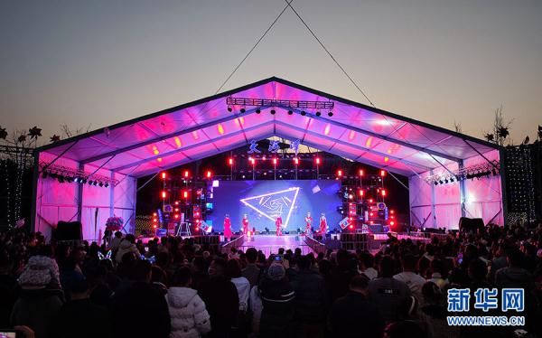 “焰遇”贵阳天河潭 烟花秀从初一“燃”到元宵