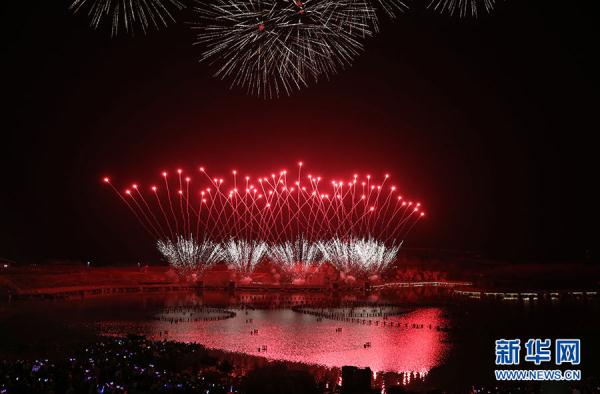 “焰遇”贵阳天河潭 烟花秀从初一“燃”到元宵