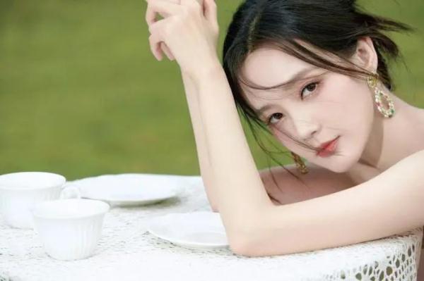 李一桐：和“顶级叔圈”对戏，如何“狂飙”？