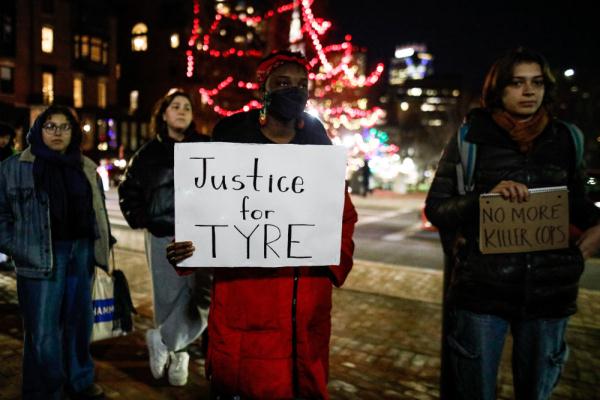 波士顿民众举行集会抗议警察暴力执法 波士顿民众举行集会抗议警察暴力执法