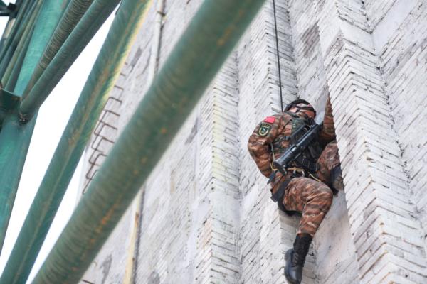 武警贵阳支队组织强化训练锤炼过硬本领 武警贵阳支队组织强化训练锤炼过硬本领