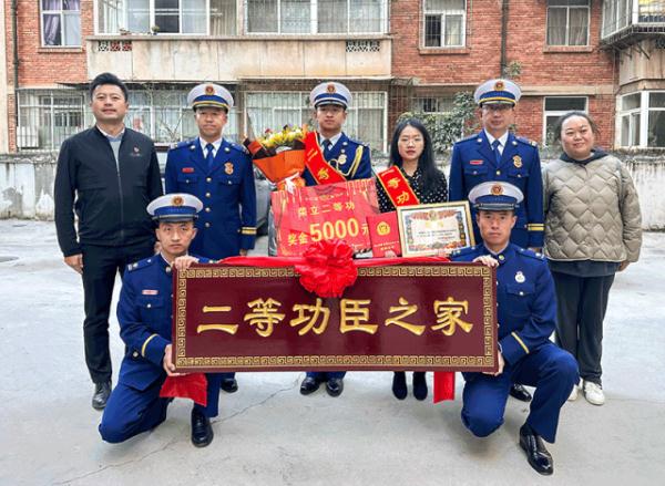 支援重庆山火救援的他们，收到特殊“礼物”！