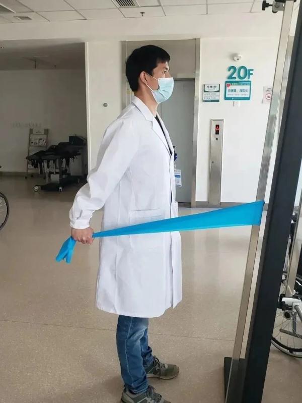 《狂飙》里安欣的肩啥情况？医生解读