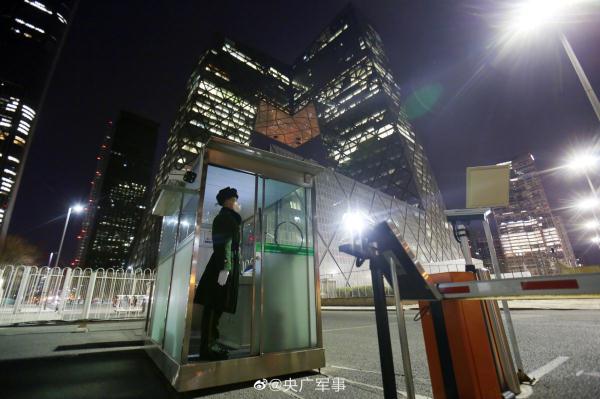 乐在其中!武警官兵元宵节前包汤圆 乐在其中!武警官兵元宵节前包汤圆