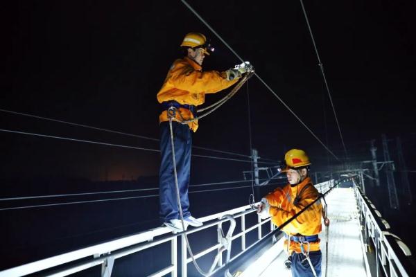 “银龙少年”，凌晨出发！