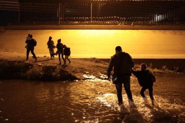 美国近4000名非法移民子女遭“骨肉分离” 仍有近千未团聚 美国近4000名非法移民子女遭“骨肉分离” 仍有近千未团聚