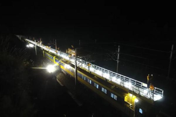 “银龙少年”，凌晨出发！