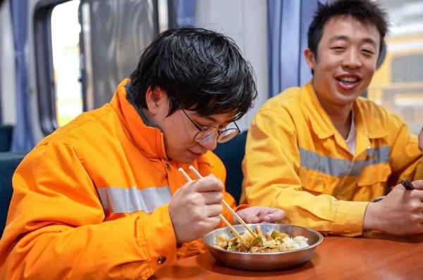 “银龙少年”，凌晨出发！