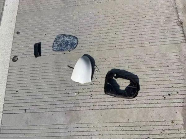 奇了怪了？看见事故，“路人”报警反被抓？！