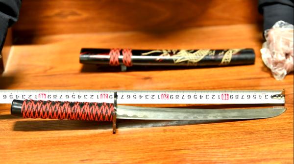 携45厘米武士刀进站乘车，男子被处行拘