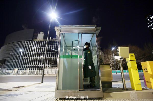 乐在其中!武警官兵元宵节前包汤圆 乐在其中!武警官兵元宵节前包汤圆